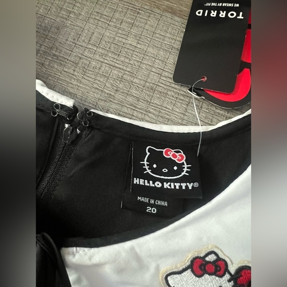 NWT! TORRID Hello Kitty Dress Peter Pan Collar Swing Pinup Retro 2X Sanrio Black - Picture 5 of 6